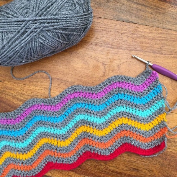 holly_pips crochet chevron blanket