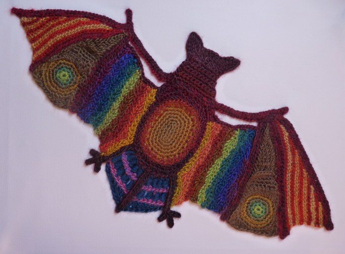 crochet bat art benoot