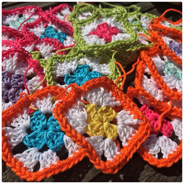 marretjeroos crochet colorful granny squares