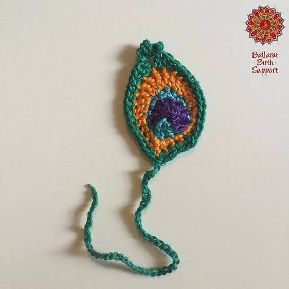 peacock-umbilical-cord-crochet-tie