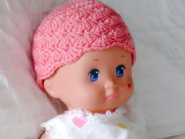 crochet baby hat by eyes of a child