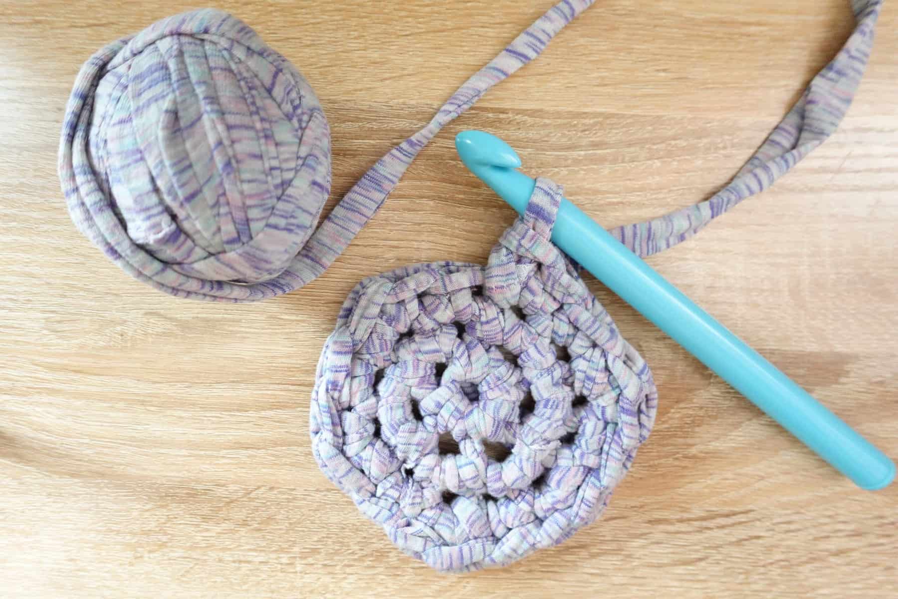 crochet from strips of fabric - row 2