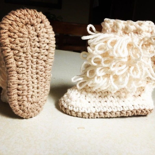 audra_hooknowl crochet booties