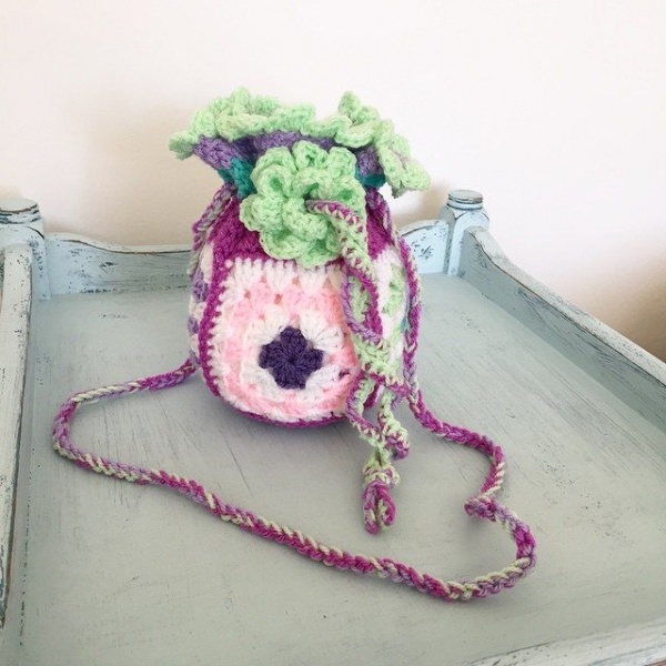 mumtothreelittlemonkeys crochet bag