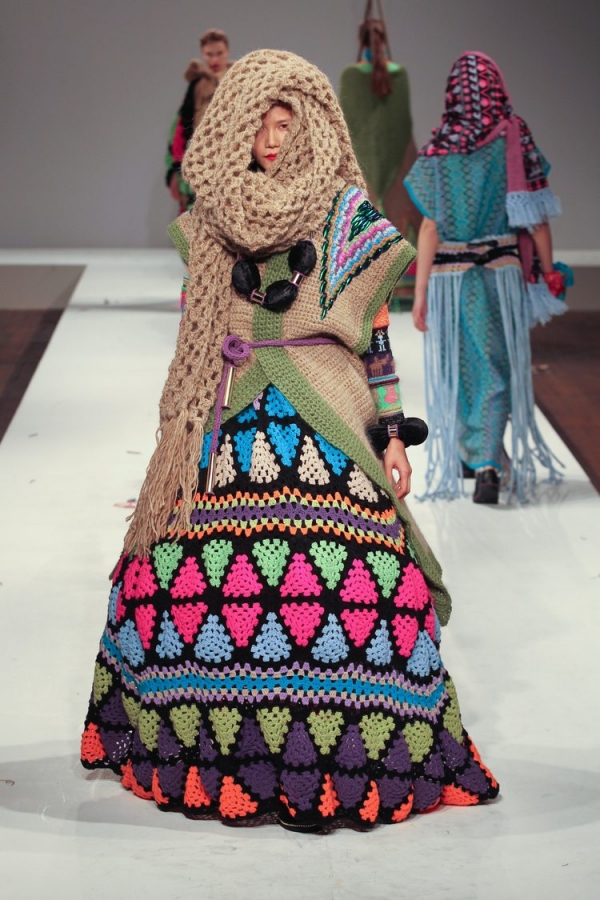 https://www.crochetconcupiscence.com/2014/11/katie-jones-crochet-fashion-color-and-granny-squares/