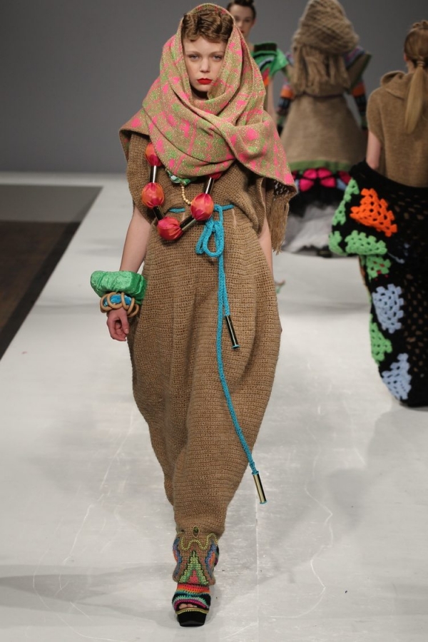 https://www.crochetconcupiscence.com/2014/11/katie-jones-crochet-fashion-color-and-granny-squares/
