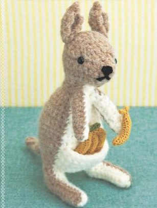 crochet kangaroo with bananas