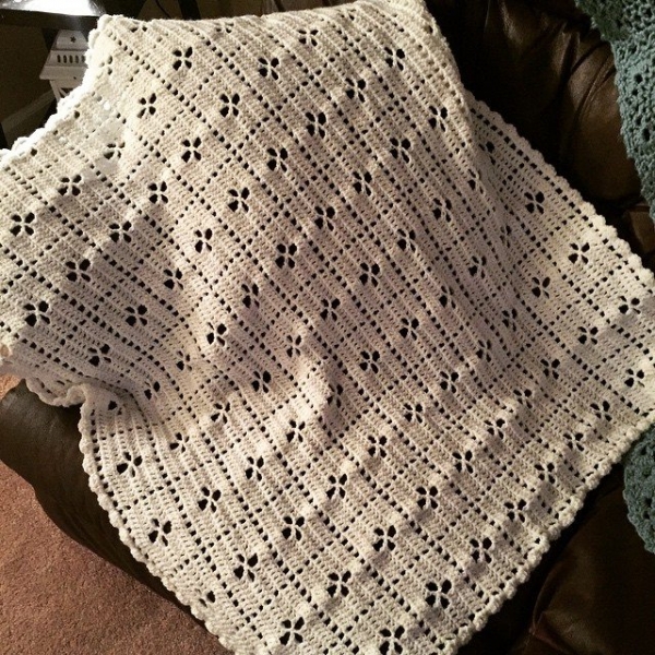 audra_hooknowl crochet baby blanket