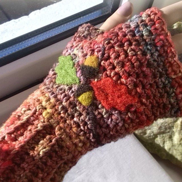 bethshananne crochet fingerless gloves 2