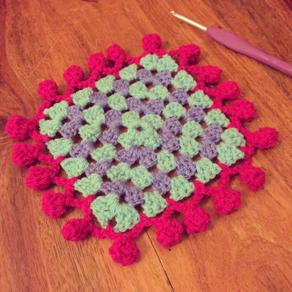 holly_pips crochet square