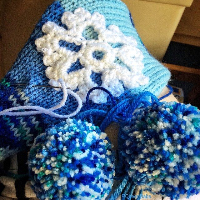 queen_babs knit crochey yarnbomb
