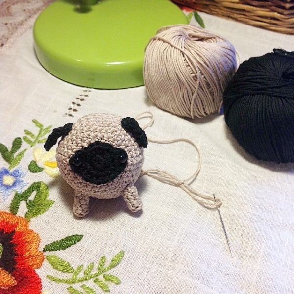 rachelribbons crochet pug