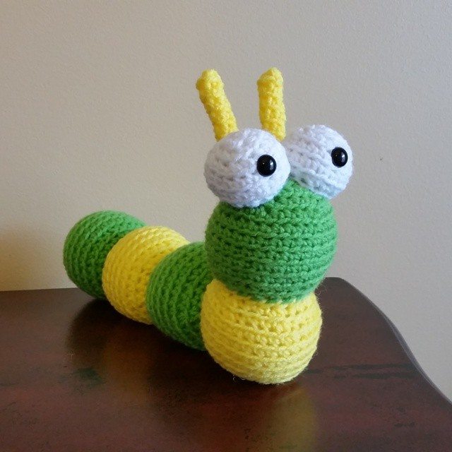 thegirllovesyarn crochet caterpillar