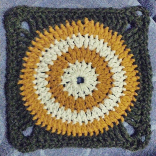 classybird28 crochet square