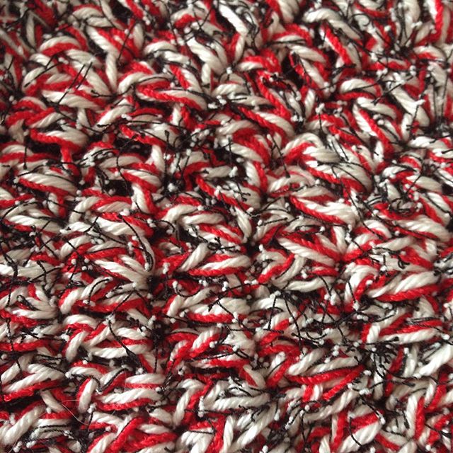 thread crochet mandala red detail