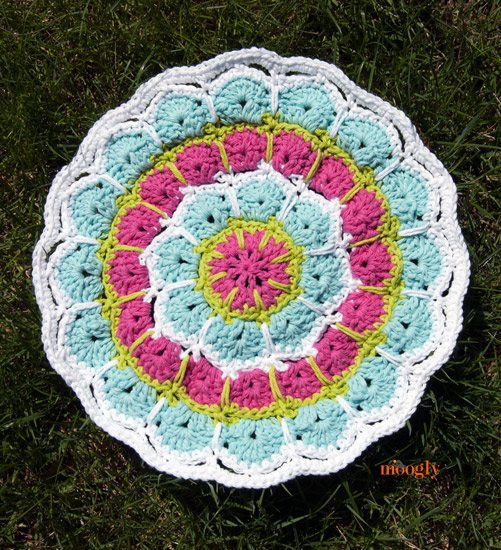 crochet mandala pattern by moogly