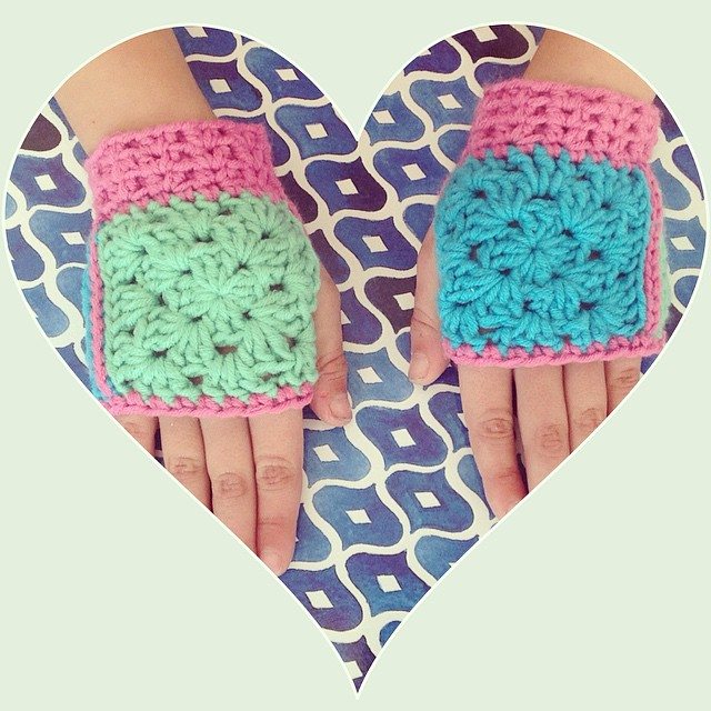 crochetinpaternoster granny square fingerless toddler gloves