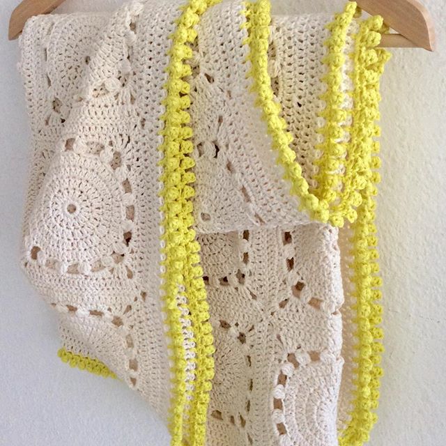 elisabethandree crochet yellow-edged blanket