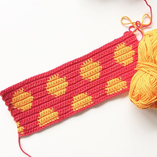 knitpurlhook tapestry crochet polka dots