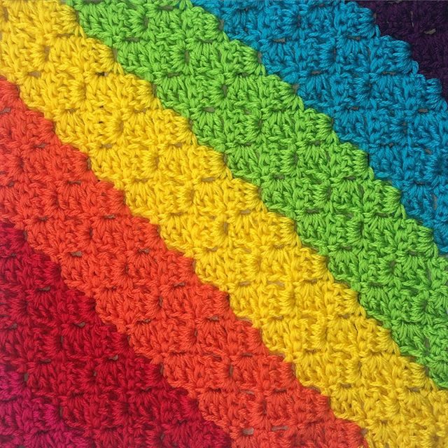 thatgirlwhocrochets rainbow crochet diagonal stripes