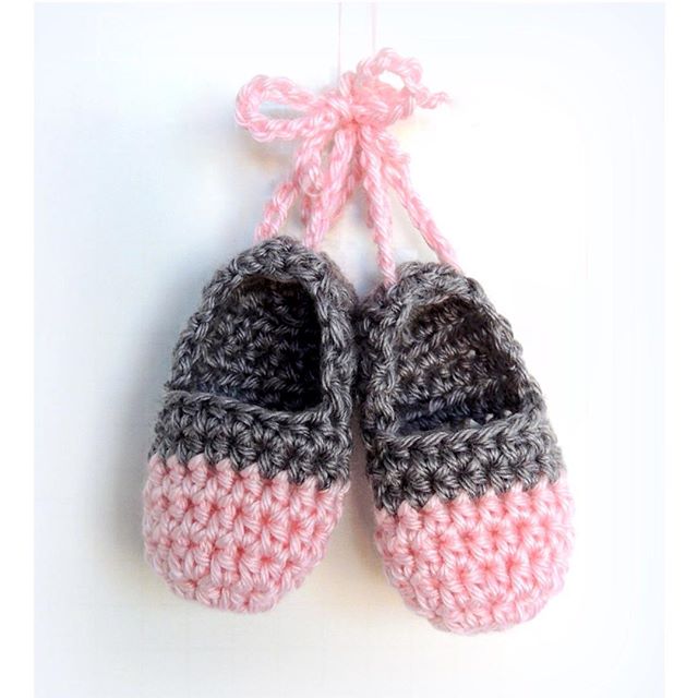 joyfuljaxcrochets.and.knits crochet baby shoes