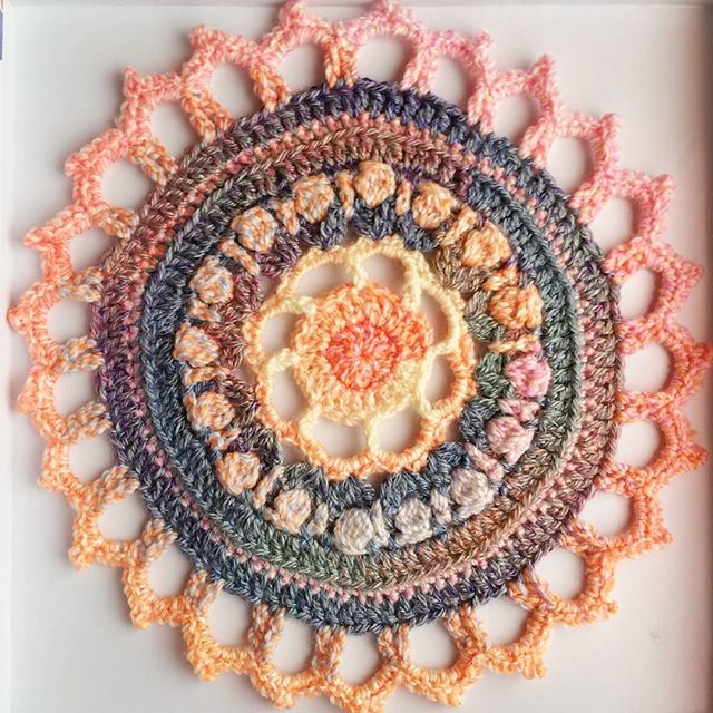 little_v_and_me crochet mandala