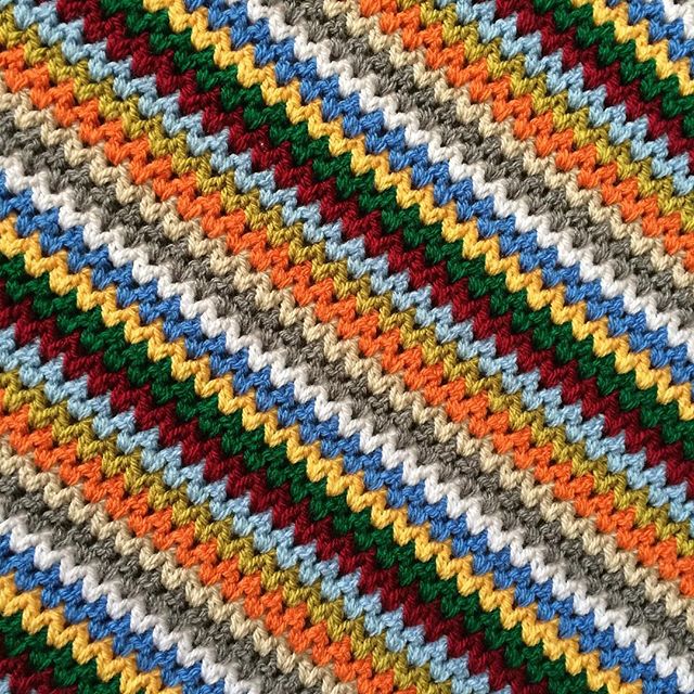 thepolkadotgiraffe crochet vstitch blanket