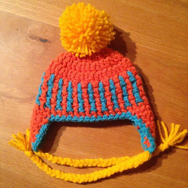 crochetbetweenworlds crochet pom hat