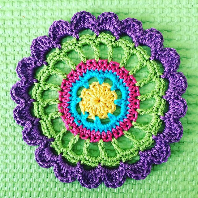 flo_and_dot crochet mandala