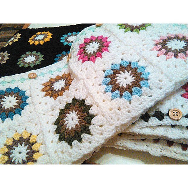 handmade_by_miss_ellie crochet granny flower blanket