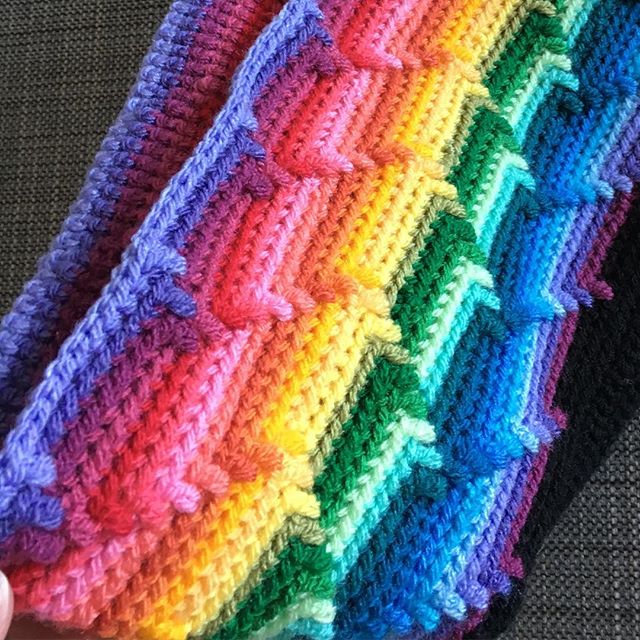 wrappedwithlovebymichelle crochet zigzag rainbow tote bag
