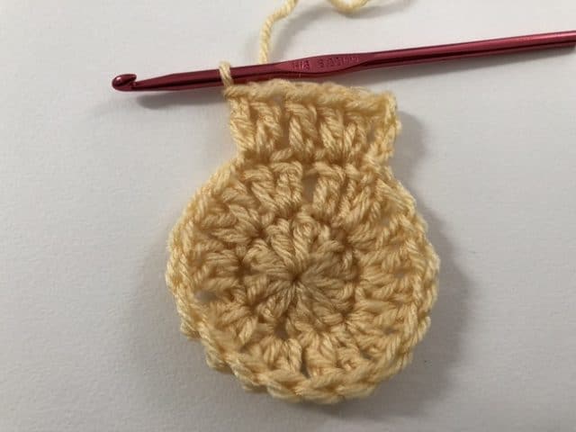 crochet in round 4