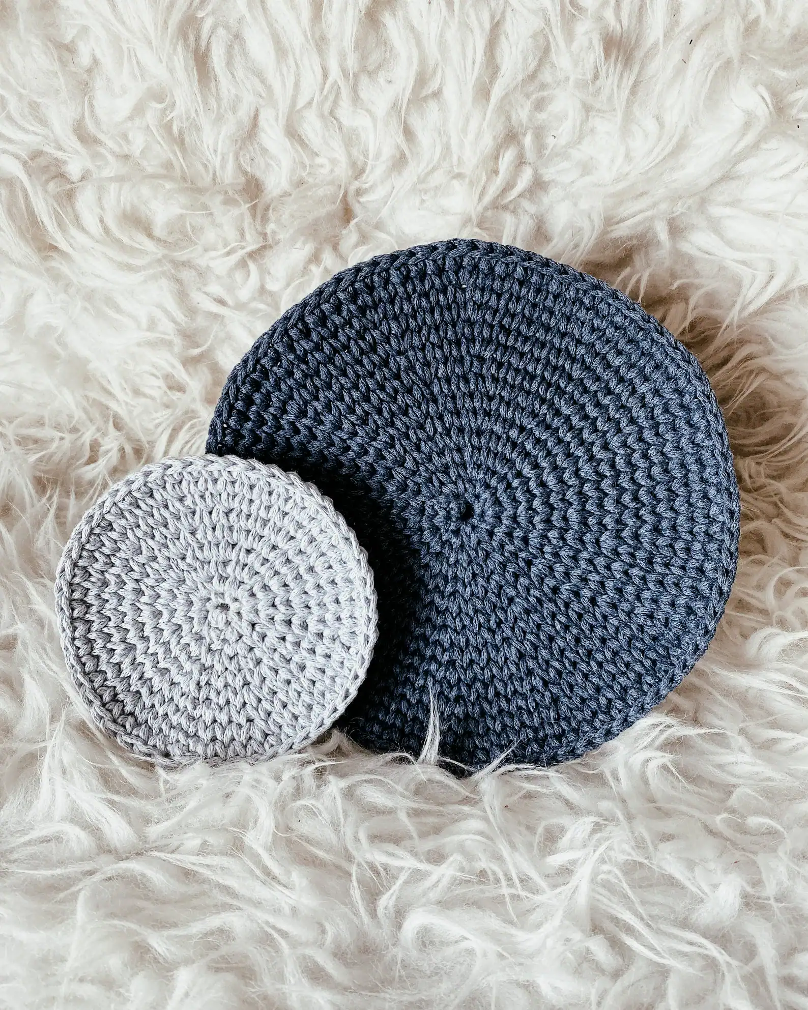 25 Beautiful Circle Crochet Patterns To Make For Your Home 23 Crochet Circle Placemats and Coasters Pattern