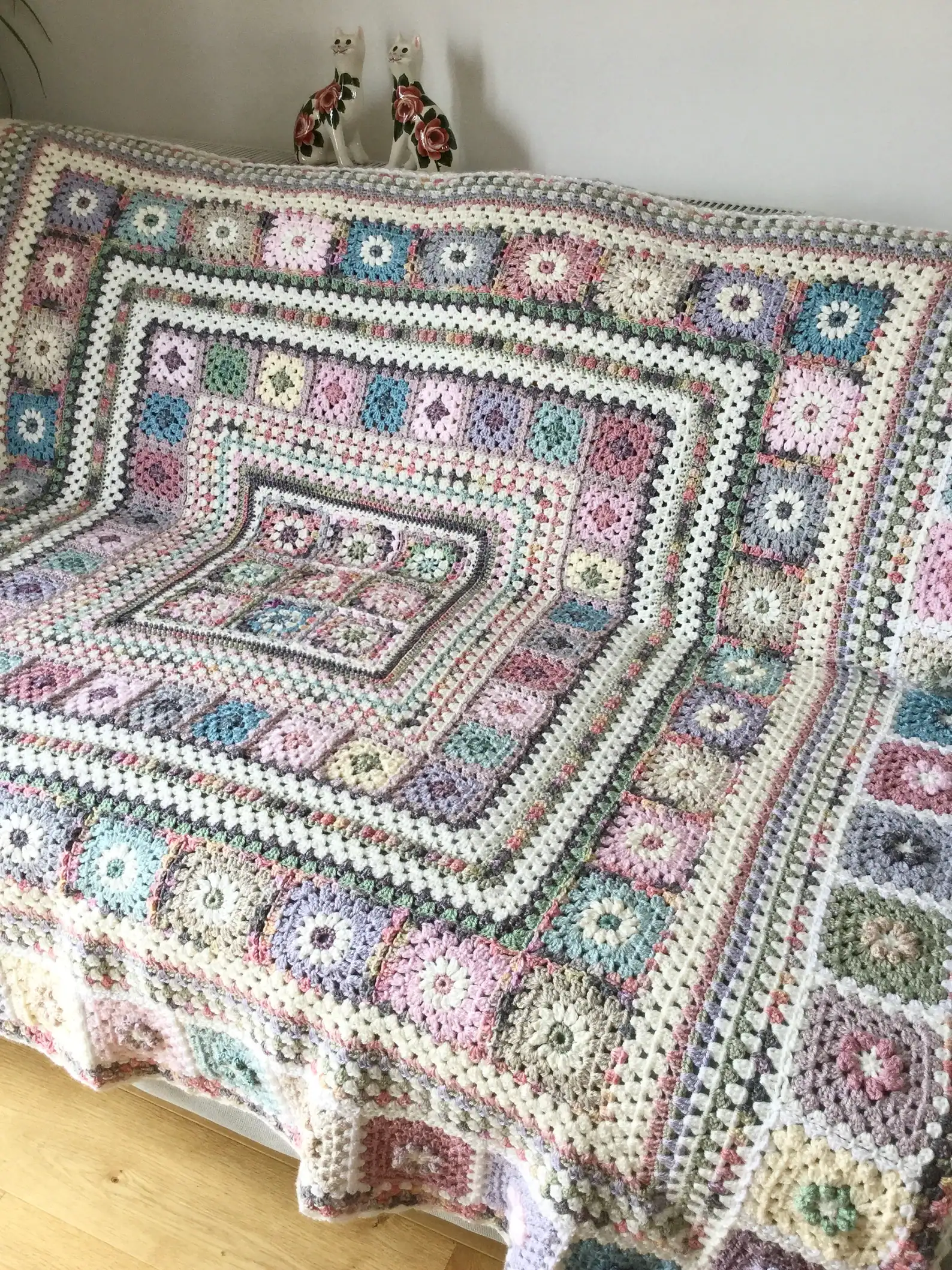 20 Beautiful Crochet Quilt Patterns You Will Want to Make 15 Vintage Florals Crochet Blanket/Quilt Pattern
