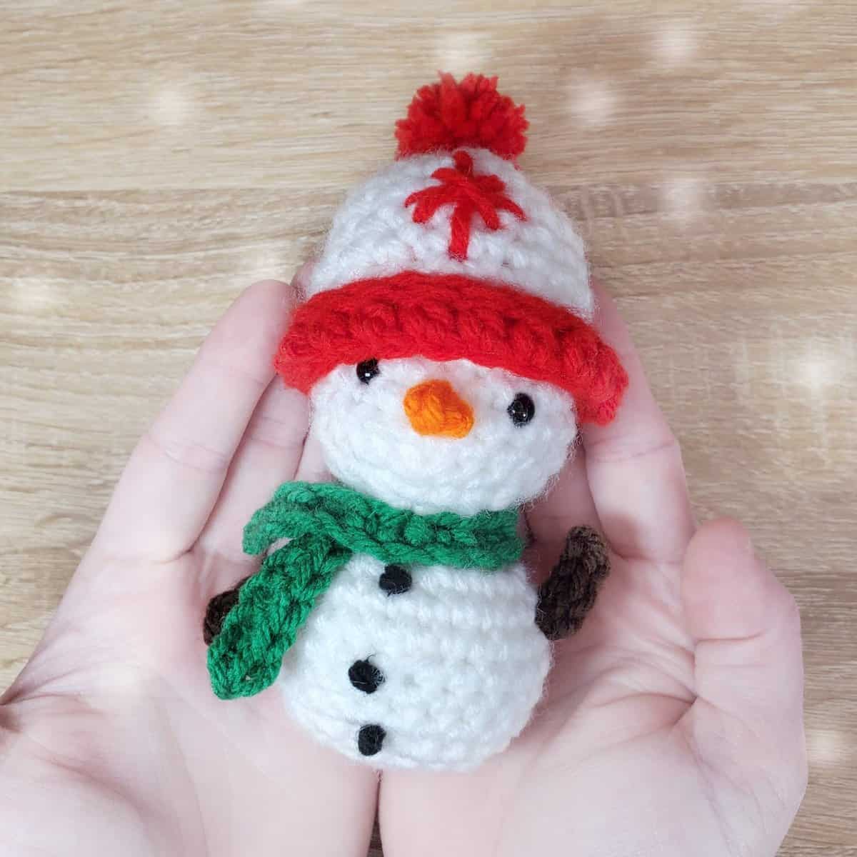 Completed Mini Pom Pom Hat on the snowman 