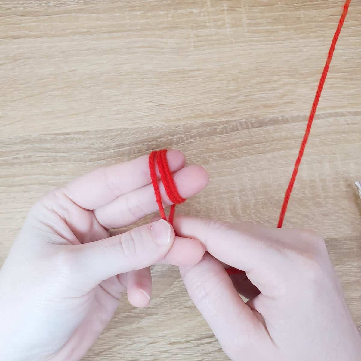 Mini Pom-Pom wrap the yarn