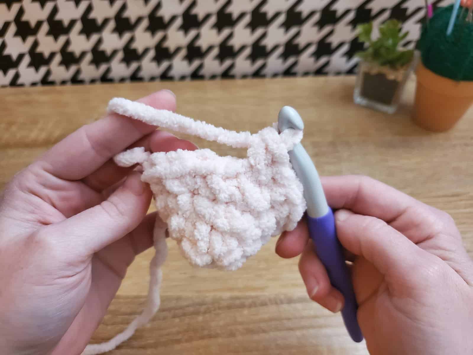 crochet heart (R4)