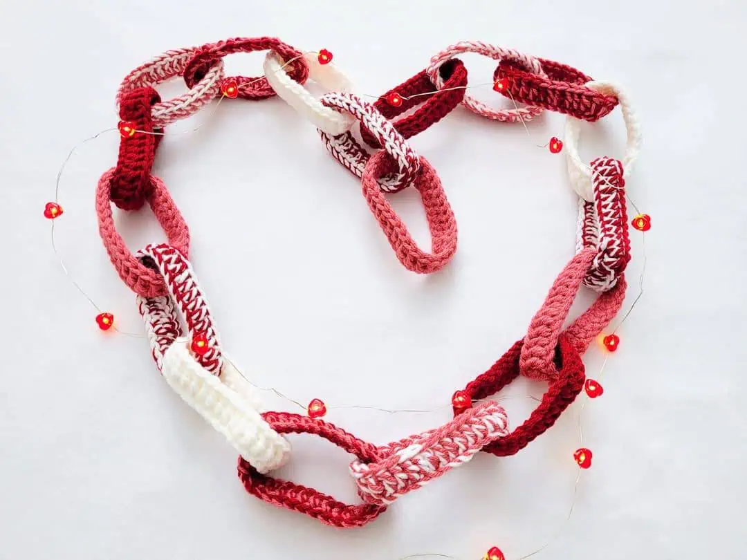 Valentine's Day Paper Chain Garland Crochet Pattern