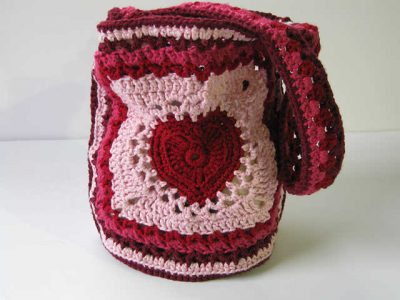 crochet heart bag 400x300 1