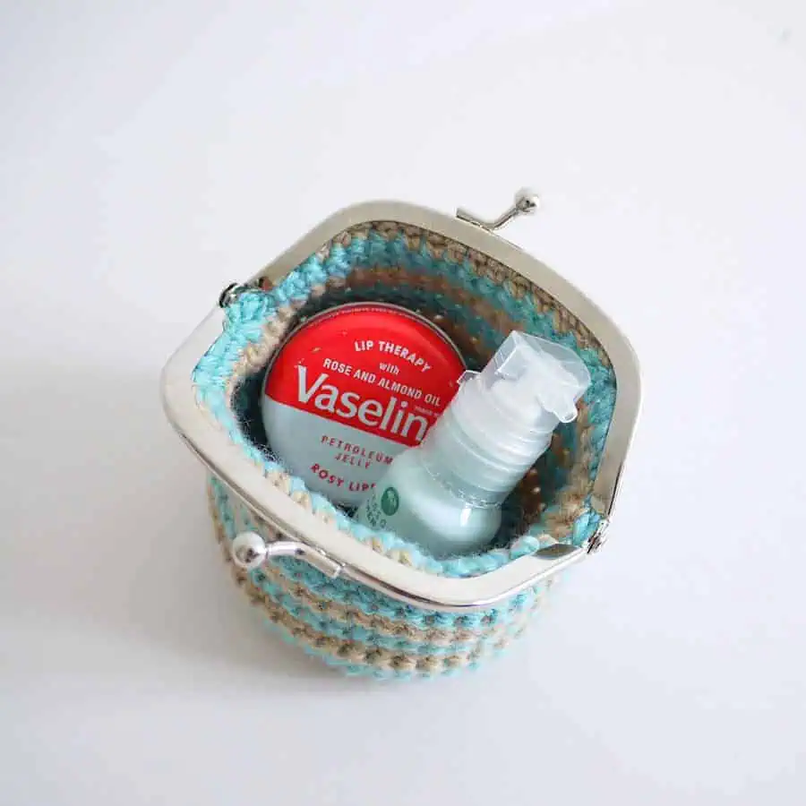 15 Crochet Coin Purses for All Skill Levels 4 Flowers & Stripe Coin Purse