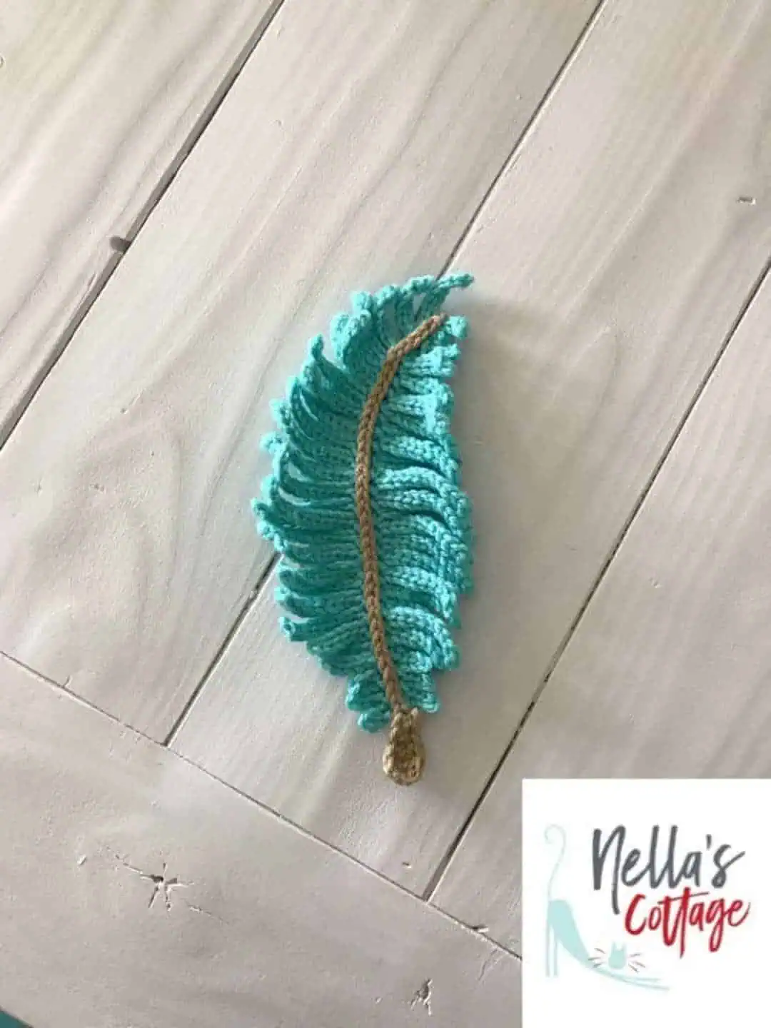Crochet Fashion Pieces Perfect for the Next Coachella Event 31 Feather Motif