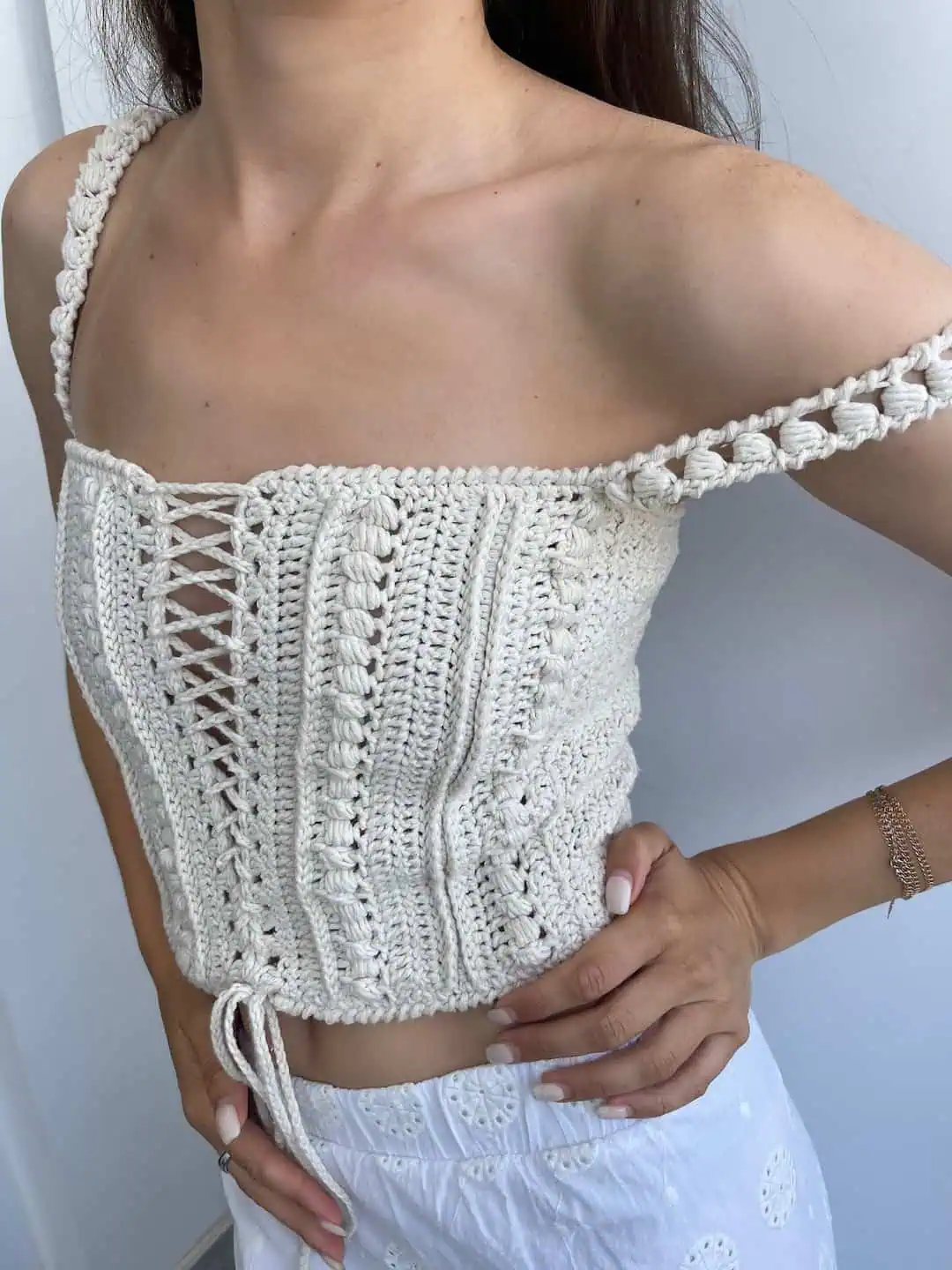 Crochet Fashion Pieces Perfect for the Next Coachella Event 2 Top-corset Tulum