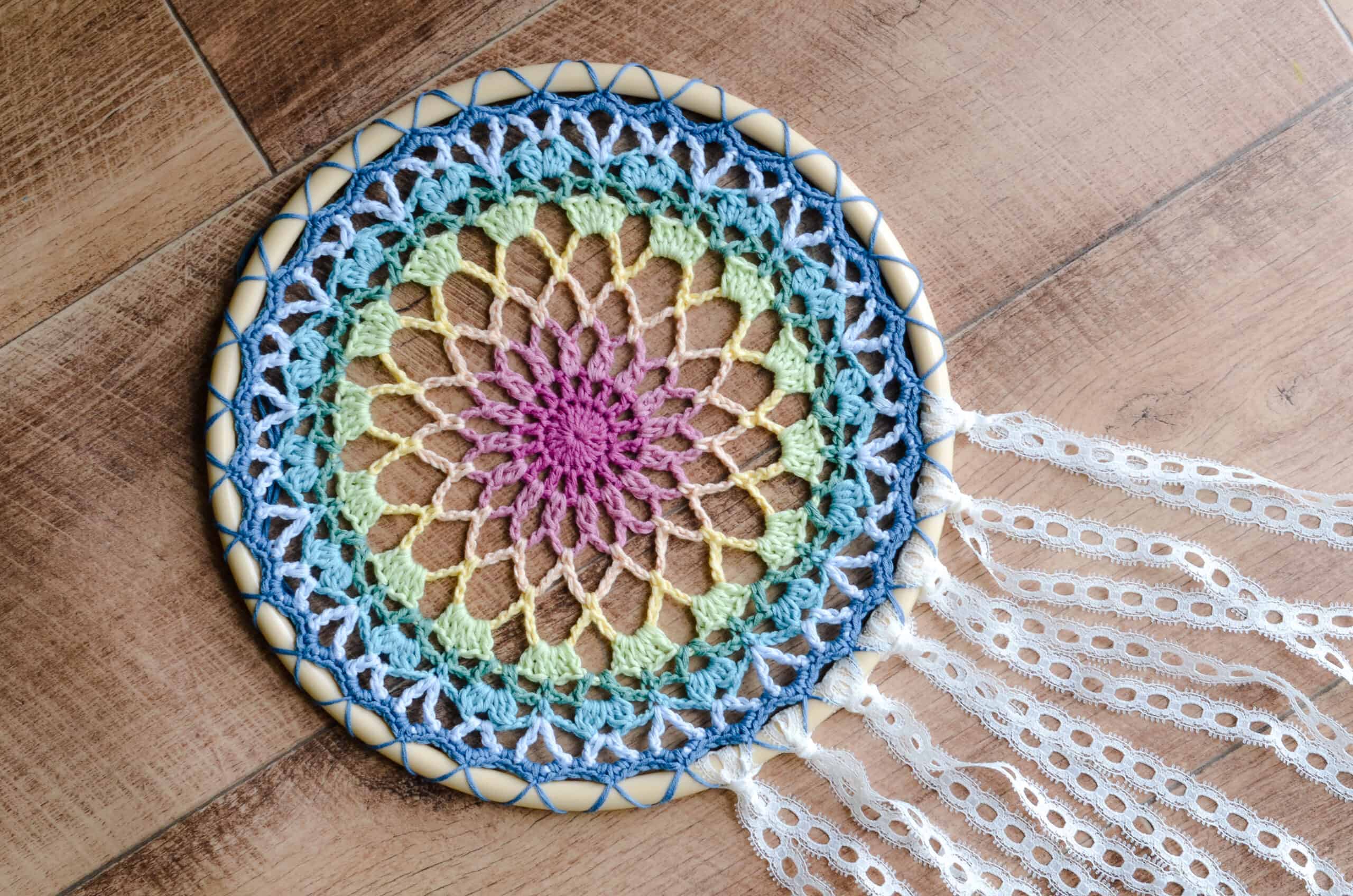 Crochet Dreamcatcher Patterns: 26 Beautiful Designs 3 Crochet Dream Catcher Free Pattern