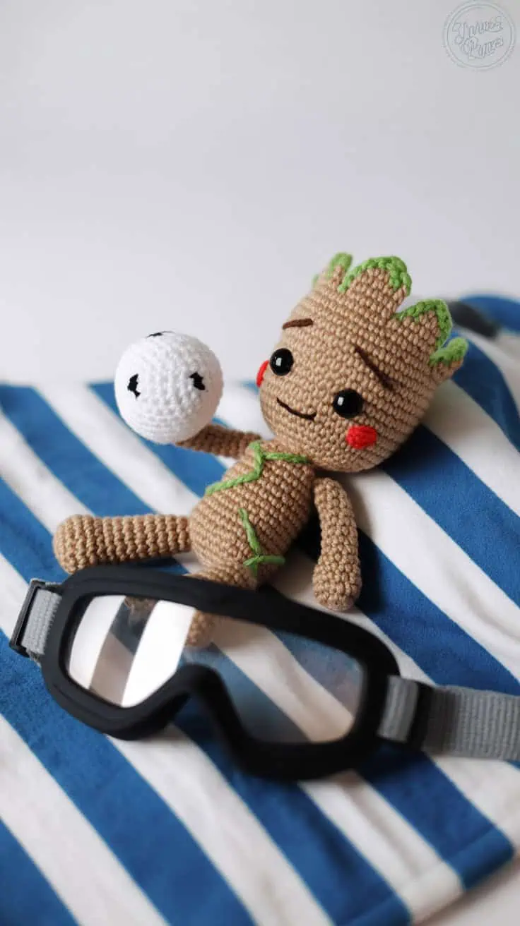 a close up photograph of a small crochet vvv4 6aVTdadwyY511lSzw OTUCK9XgQF2Sq8jw9 l Qg