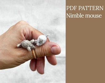 Miniature Nimble Mouse Knitting Pattern, Bilingual PDF