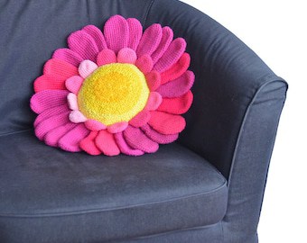 Floral Daisy Pillow & Amigurumi Crochet Pattern