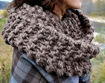 Outlander-Inspired Claire's Crochet Cowl Scarf