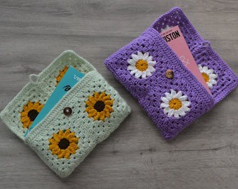 daisy granny square book sleeve: Crochet pattern | Ribblr