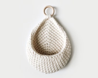 Lapli Hanging Basket Crochet Pattern