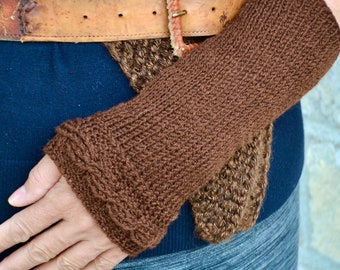 Outlander-Inspired Sassenach Tunisian Crochet Wrist Warmers